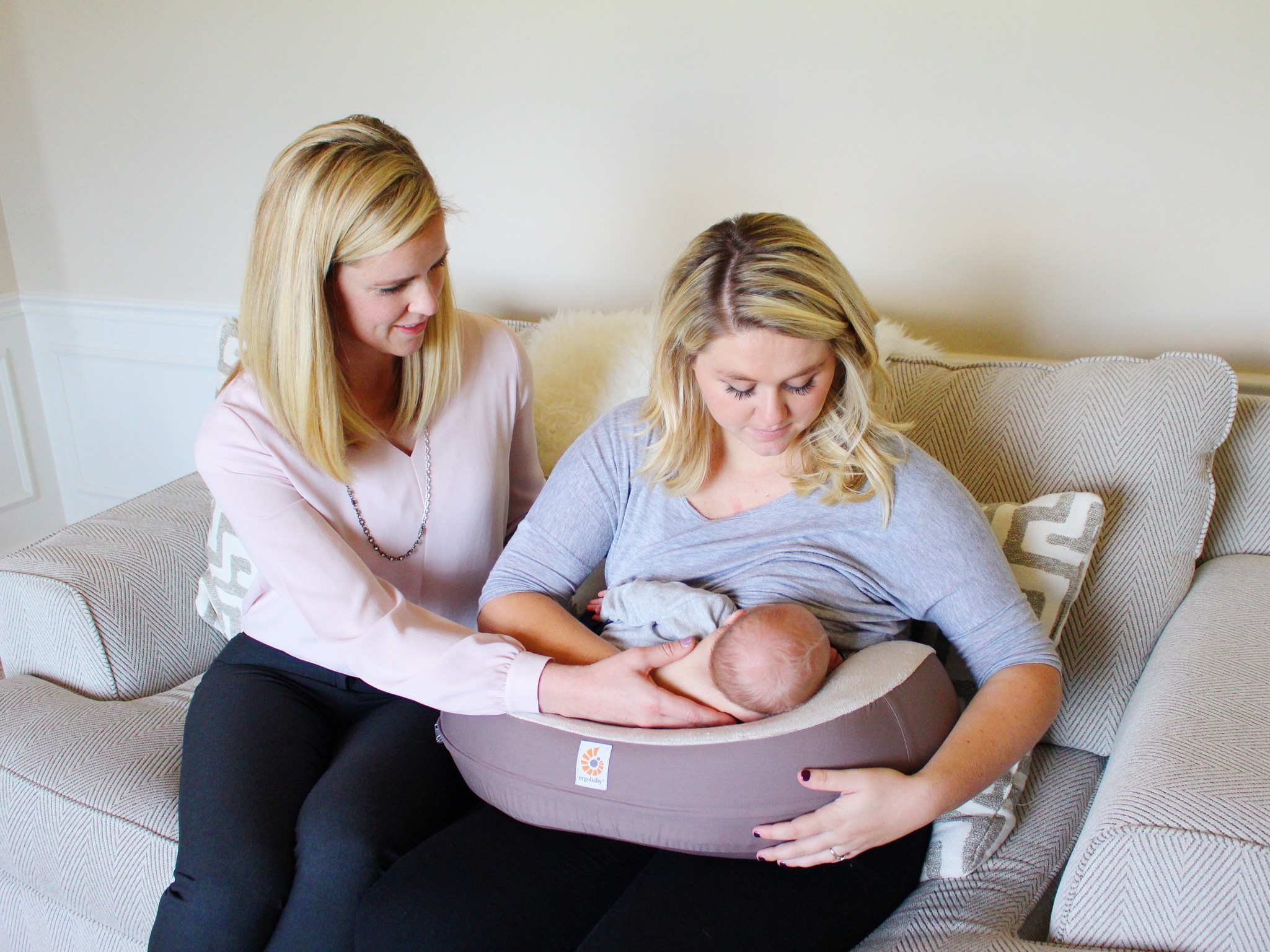 Top 2 Breastfeeding 'Must-Dos' | Ergobaby Blog