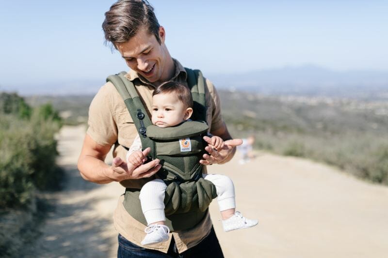 how to put on a baby carrier
