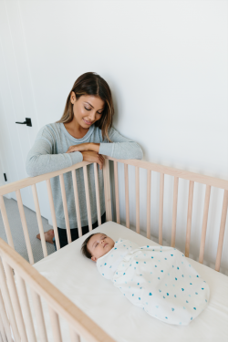 teaching baby to sleep in crib