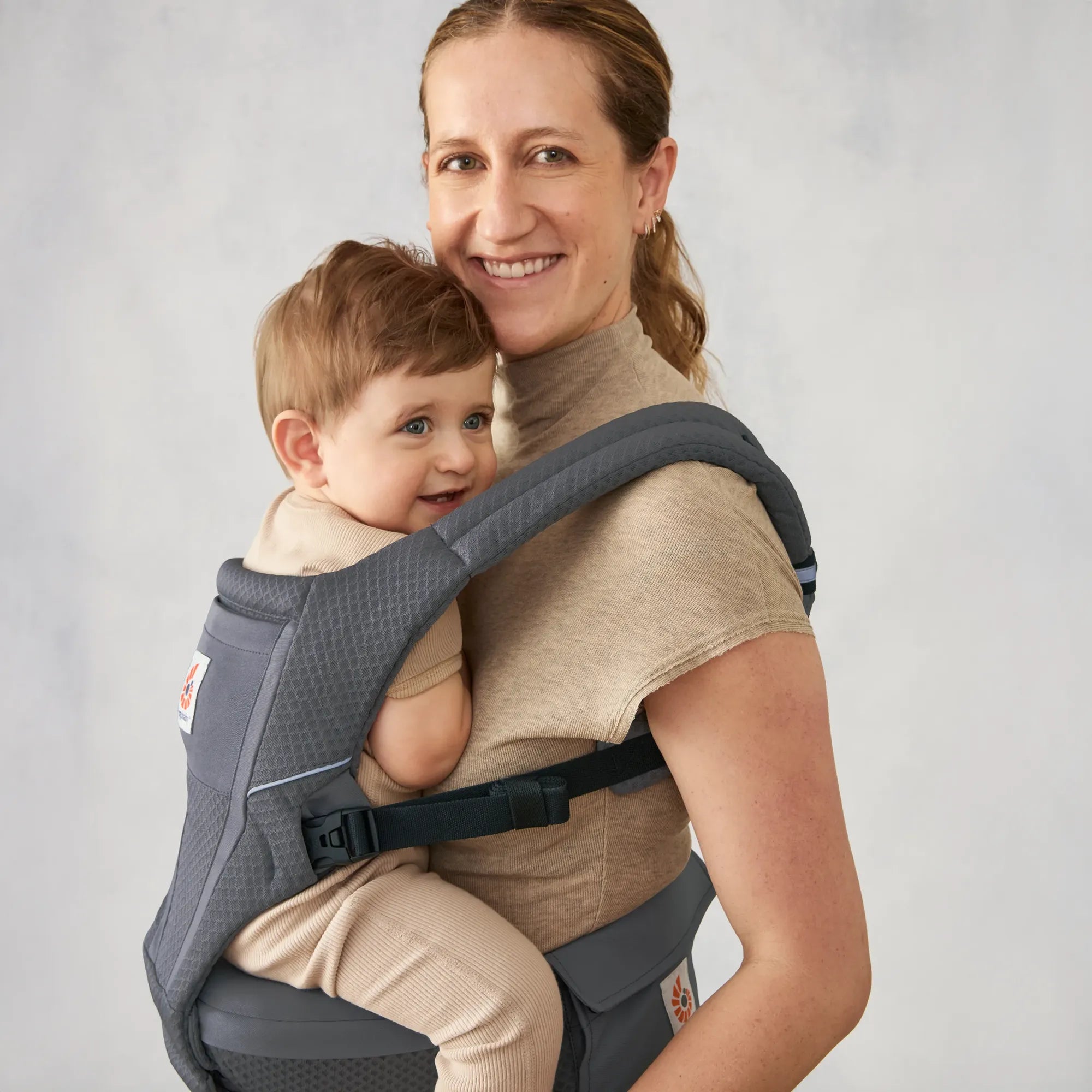 Alta Hip Seat Baby Carrier | Ergobaby Sweden