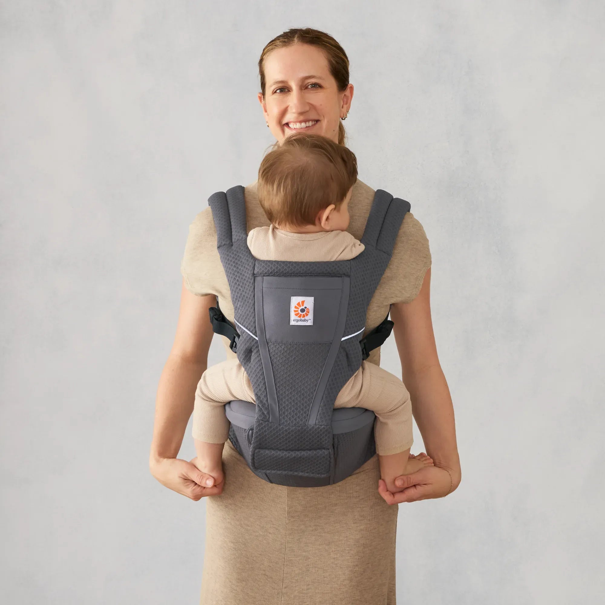 Alta Hip Seat Baby Carrier | Ergobaby Sweden