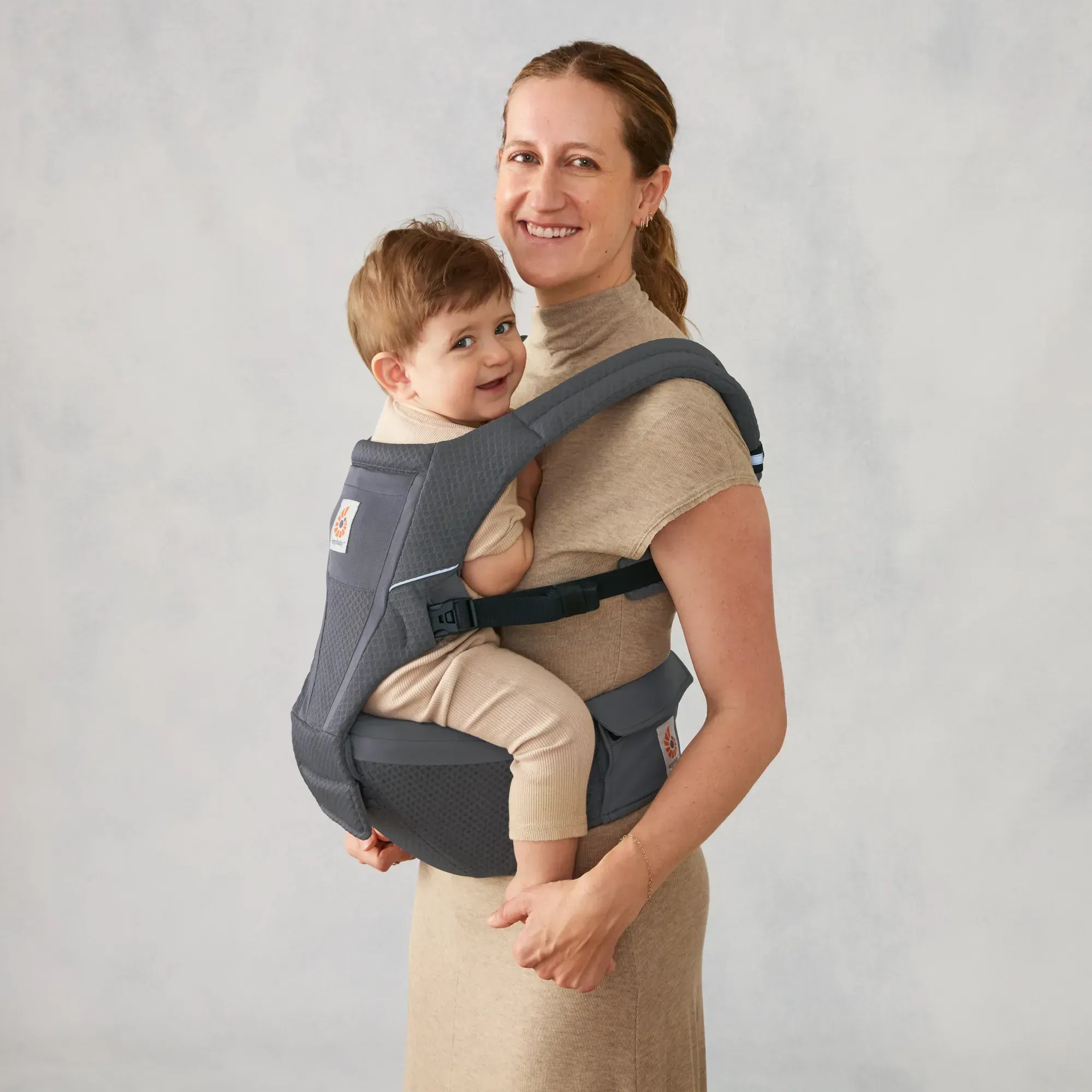 Alta Hip Seat Baby Carrier | Ergobaby Sweden