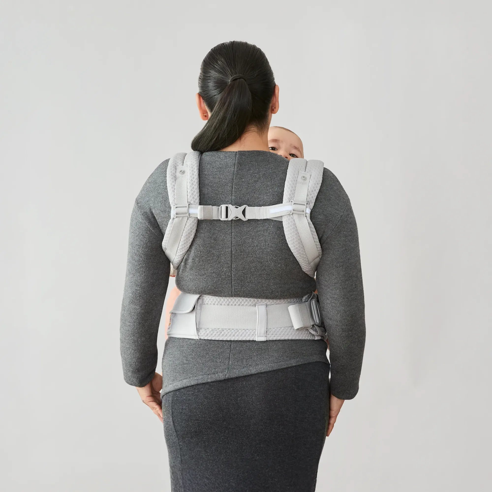 Alta Hip Seat Baby Carrier | Ergobaby Austria