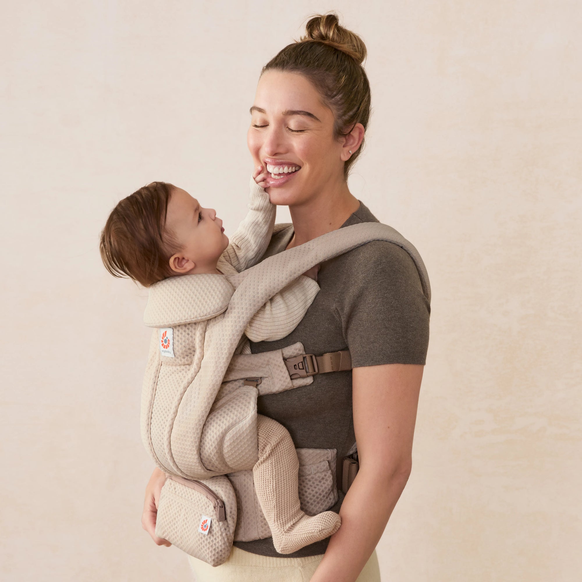 Omni Deluxe Baby Carrier | Ergobaby Austria