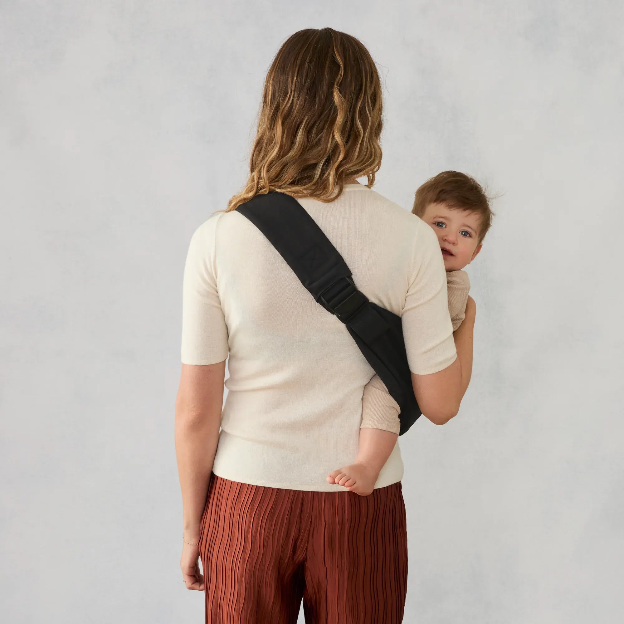 ergobaby performance side carry Upsie Sling Carrier