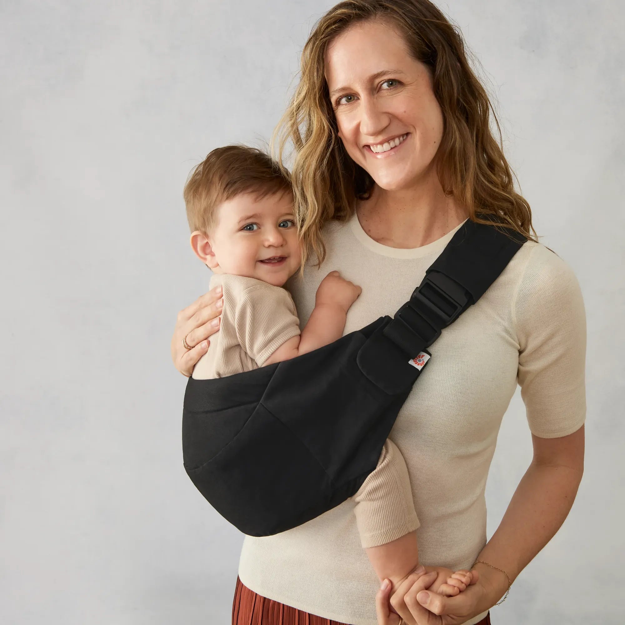 Upsie Sling Carrier | Ergobaby United States