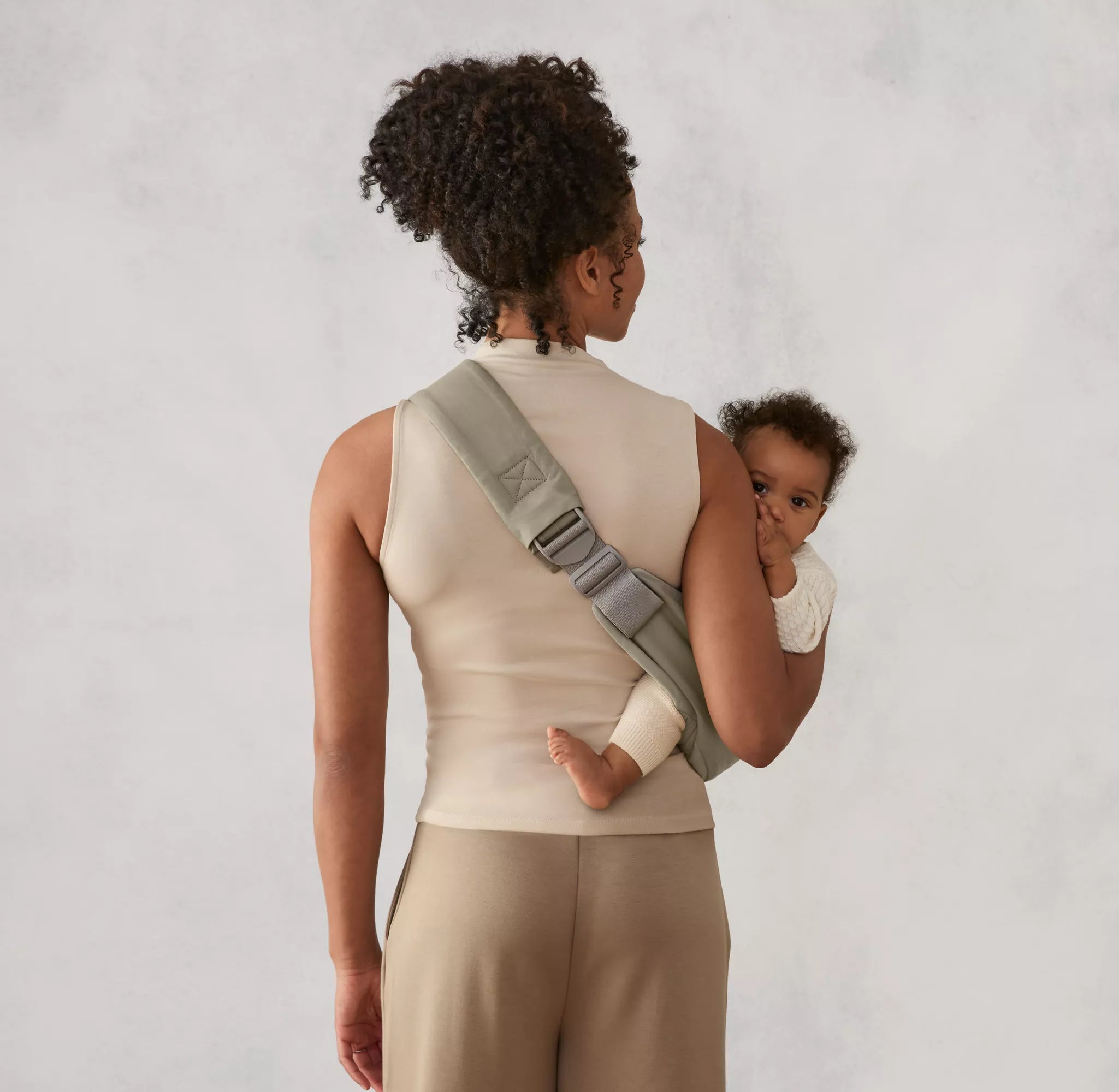 Upsie Sling Carrier | Ergobaby United States